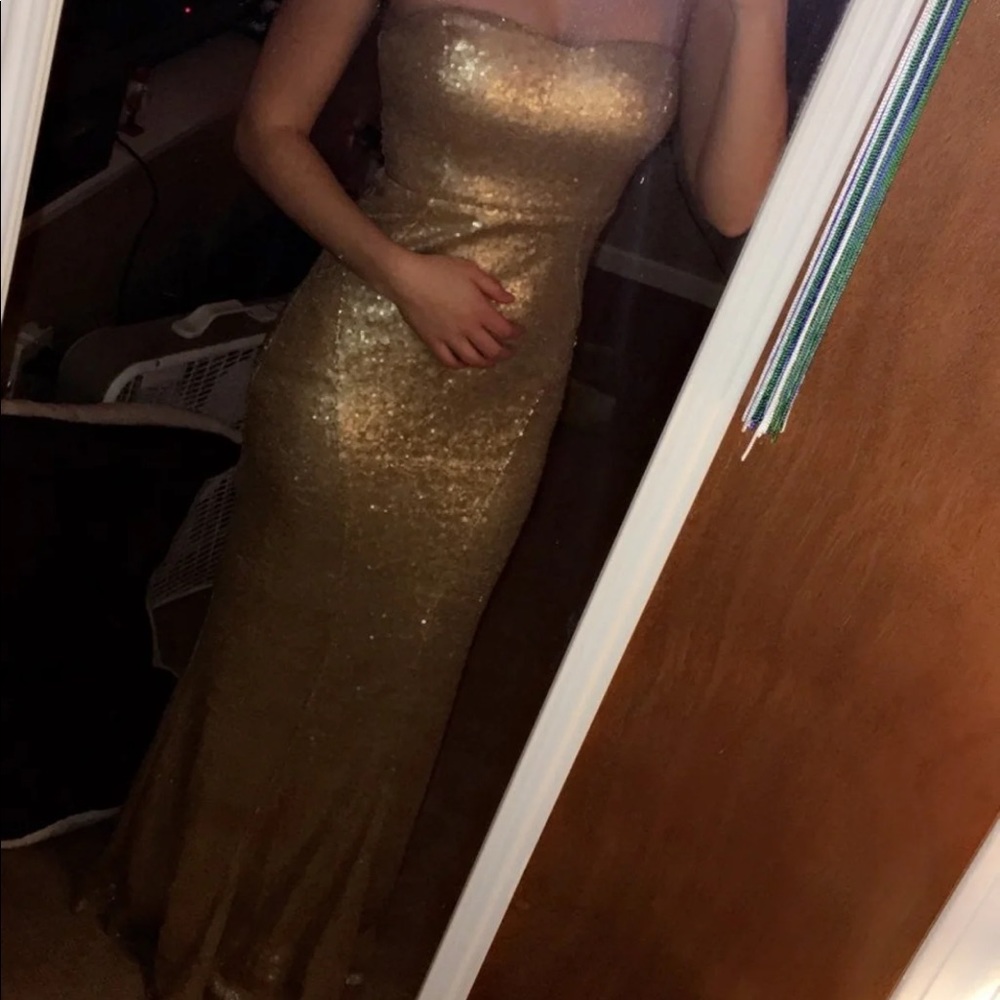 Gold sequin gown - Picture 3 of 6